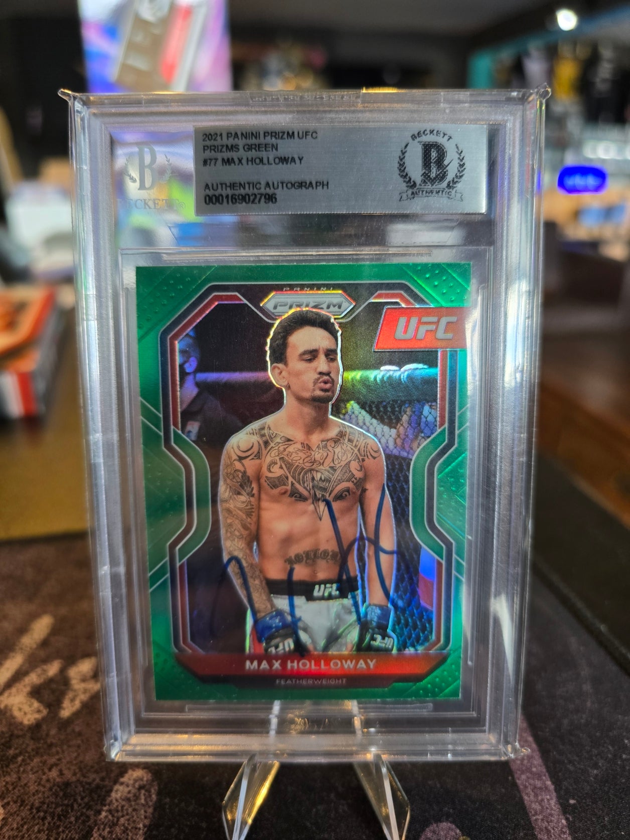 Panini Prizm UFC 2021 - Max Holloway 77 On card Signed Auto - Beckett Certified 