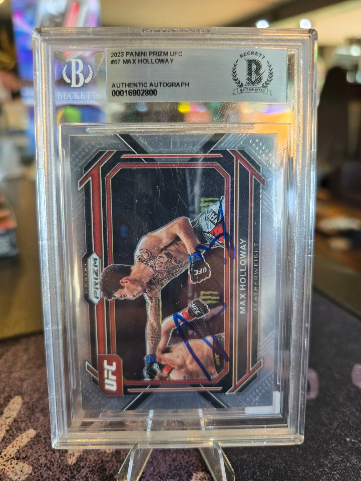 Panini Prizm UFC 2023 - Max Holloway 67 - On Card Signed Auto - Beckett Certified