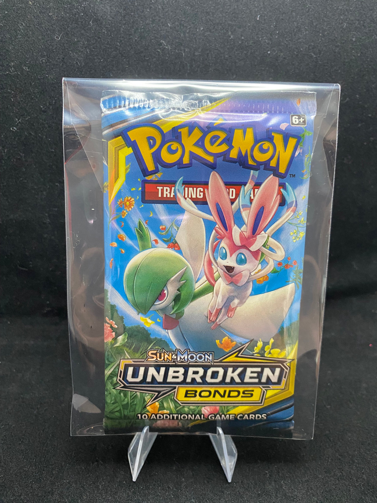 Pokémon - VINTAGE - SEALED - Sun & Moon Unbroken Bonds - Gardevior and Sylveon - Booster Pack