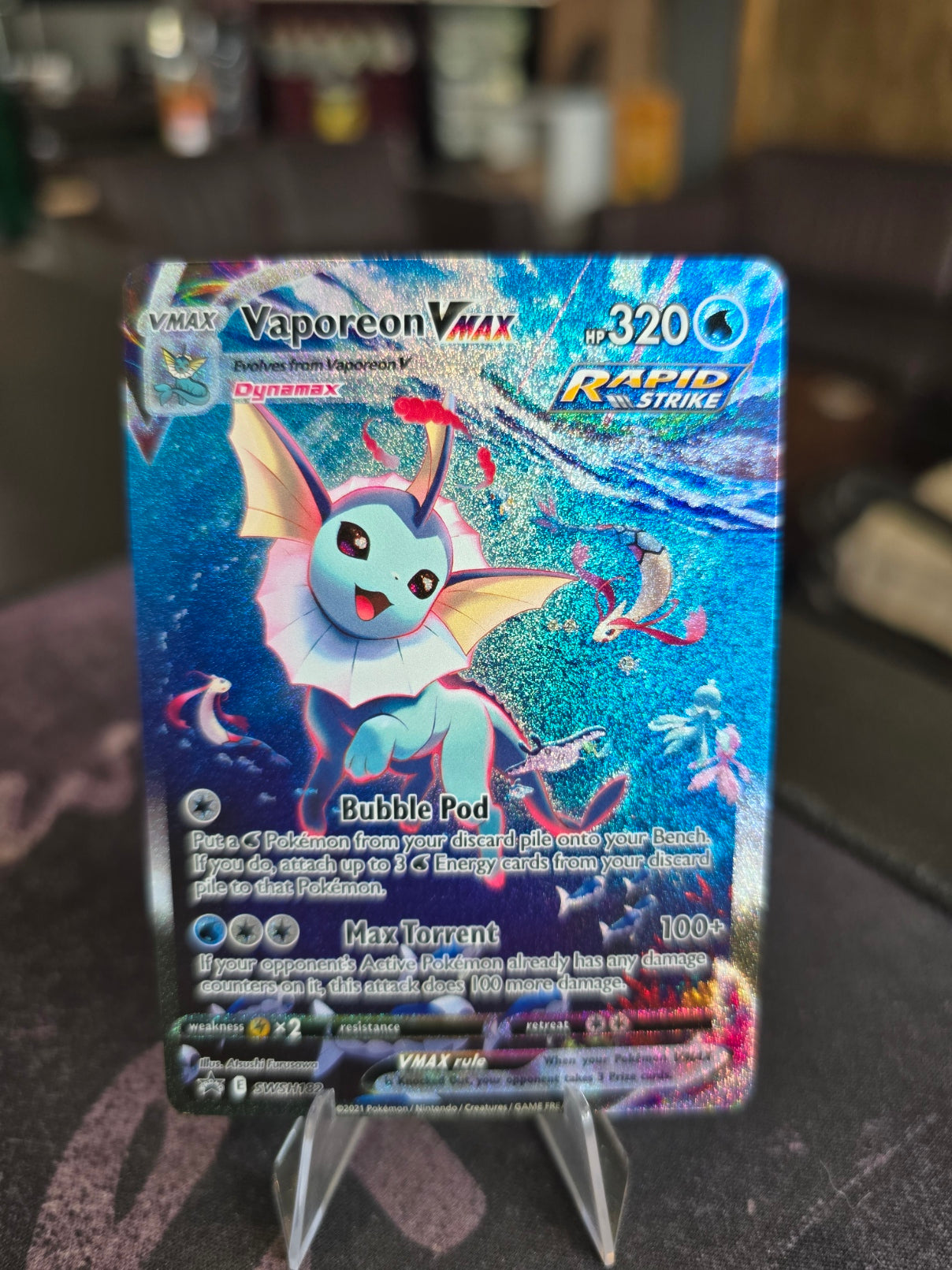 Pokémon - Vaporeon Vmax SWSH182