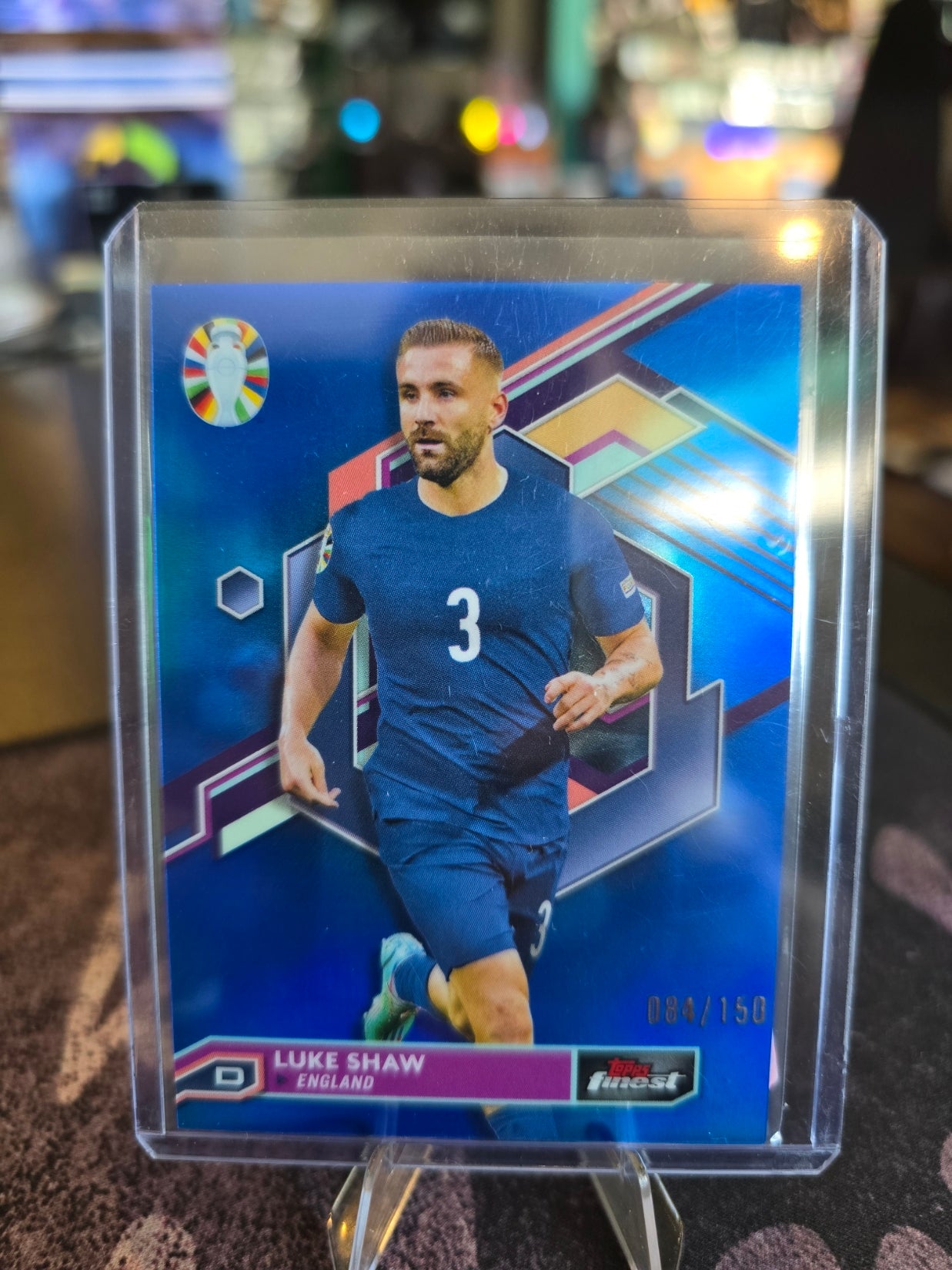 Topps Finest Road To UEFA EURO 2024 - Luke Shaw 25 - England - 084/150 Blue