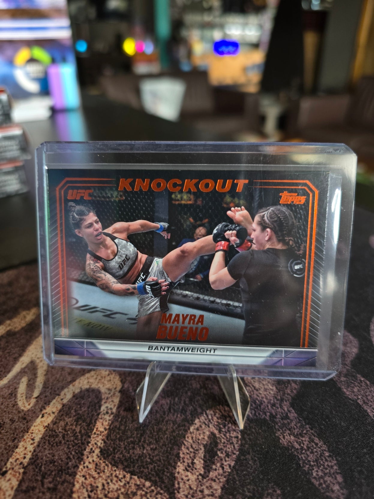Topps Knockout UFC 2024 - Mayra Bueno (25) Orange