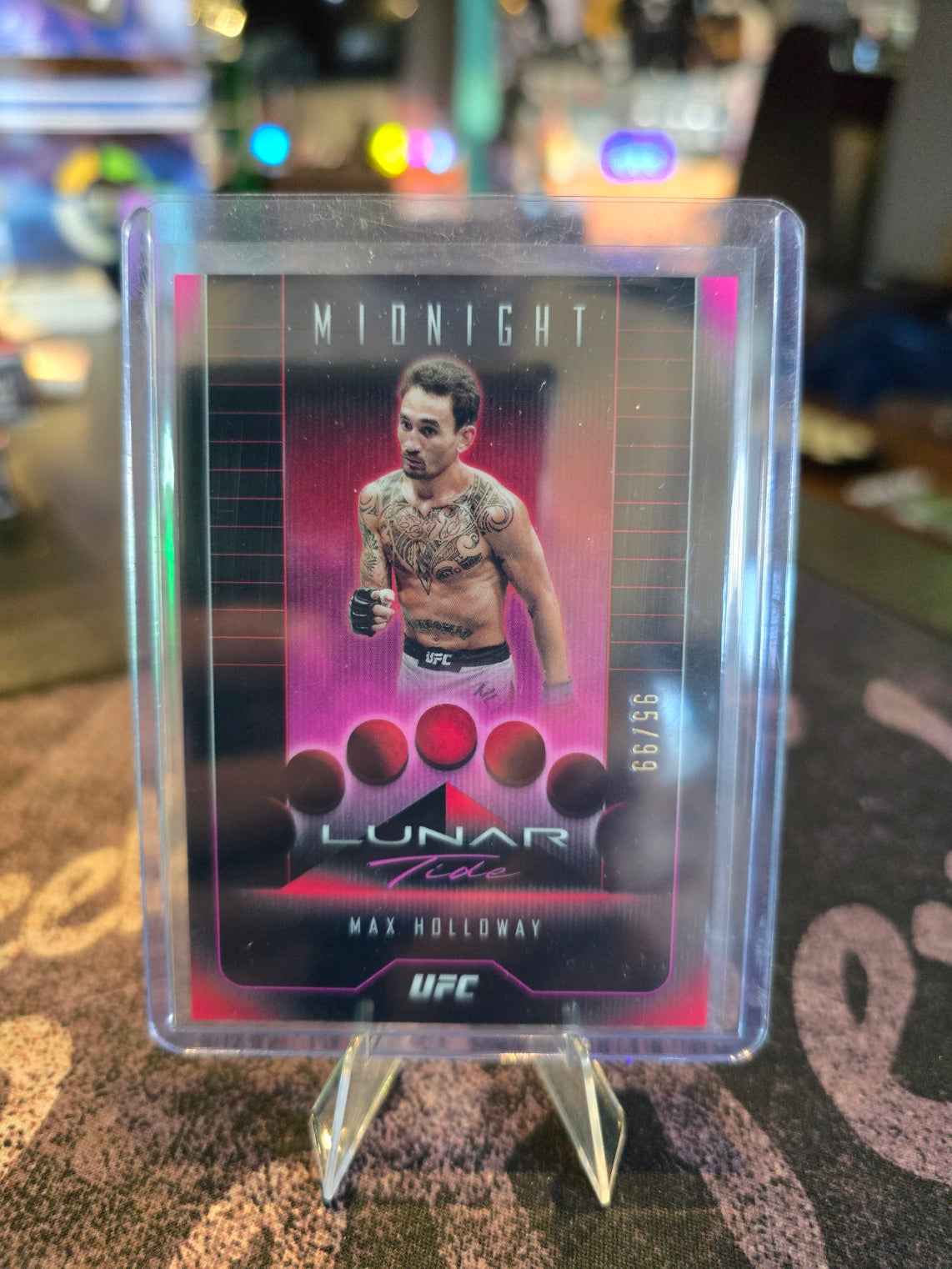 Topps Midnight UFC 2024 - Max Holloway - Lunar Tides 95/99