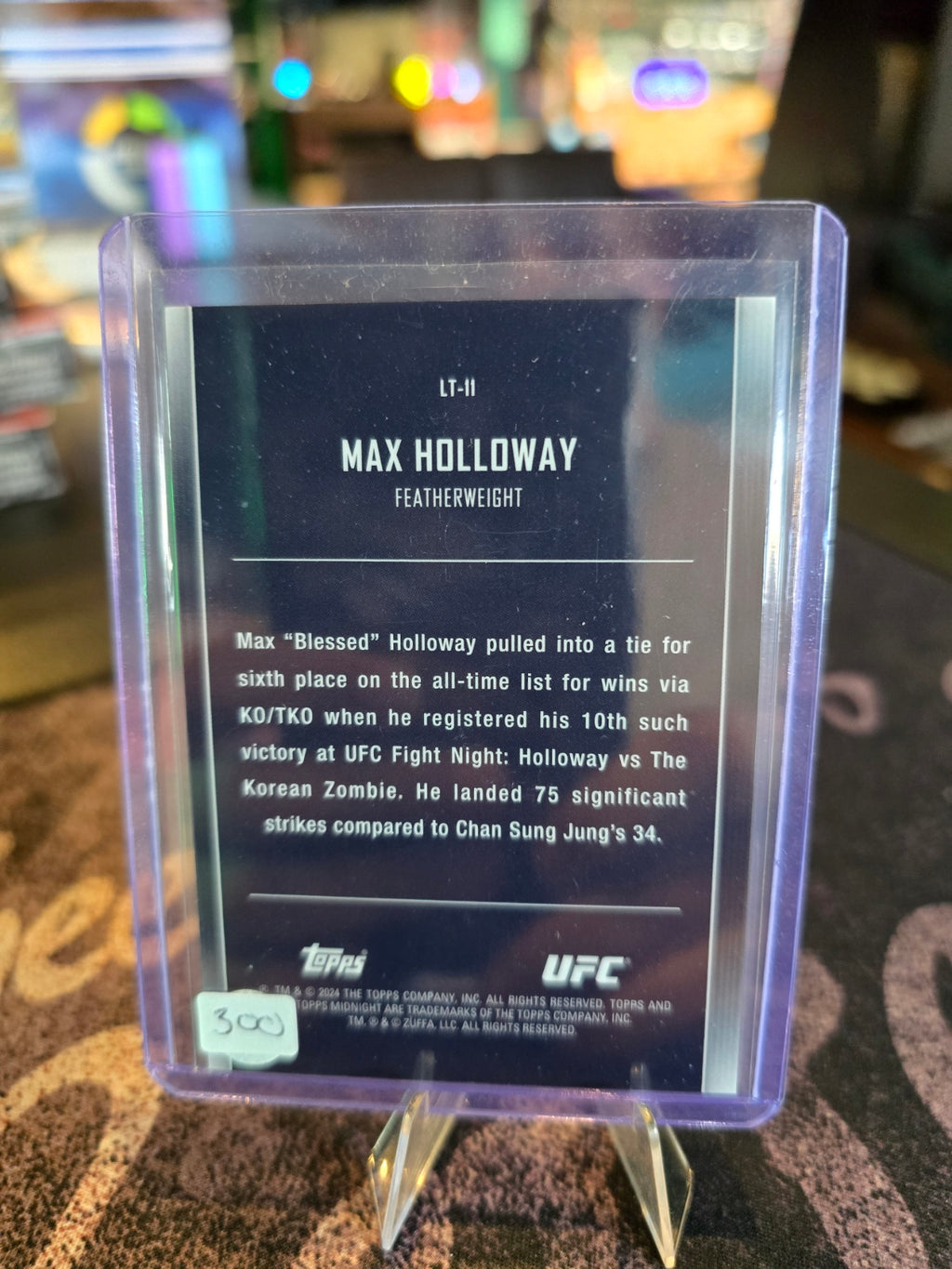 Topps Midnight UFC 2024 - Max Holloway - Lunar Tides Insert