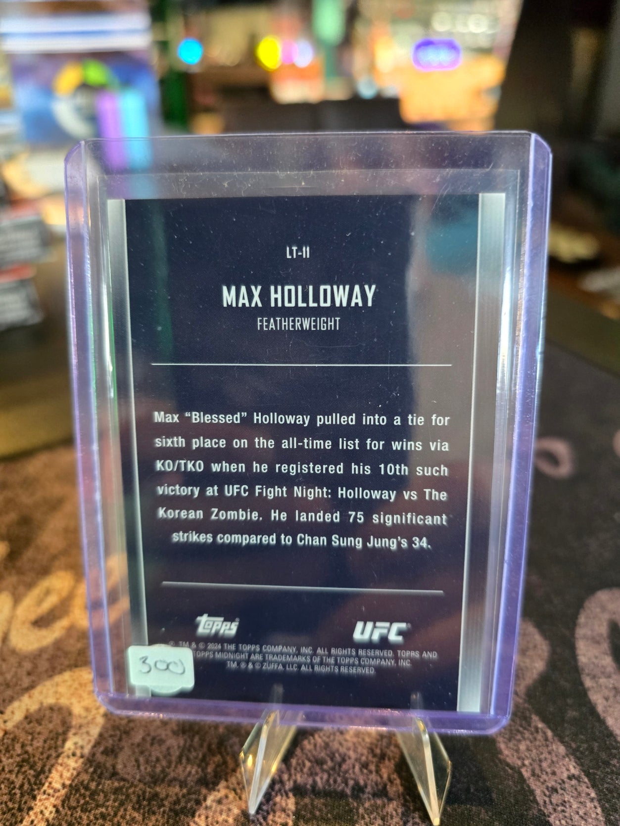Topps Midnight UFC 2024 - Max Holloway - Lunar Tides Insert