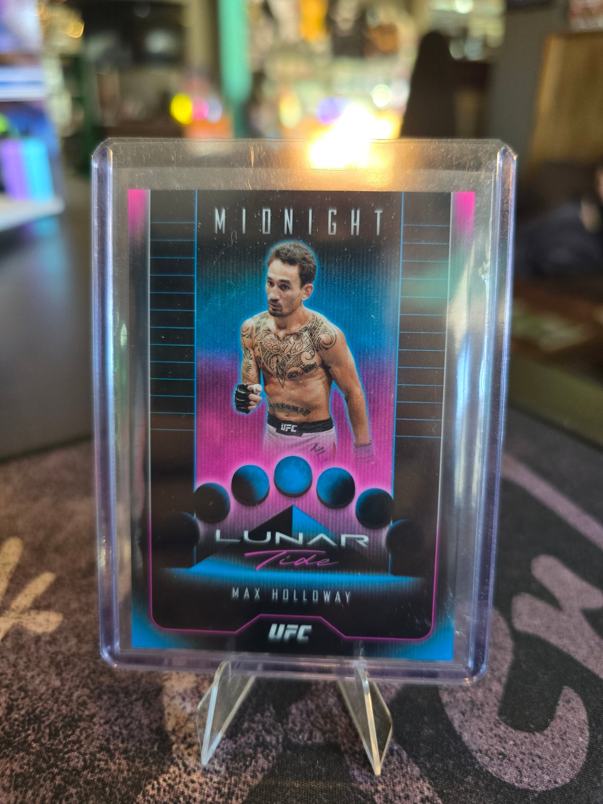 Topps Midnight UFC 2024 - Max Holloway - Lunar Tides Insert