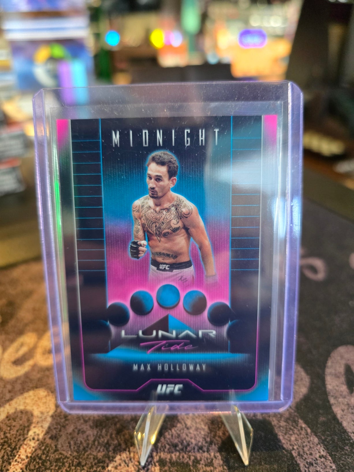 Topps Midnight UFC 2024 - Max Holloway - Lunar Tides Insert