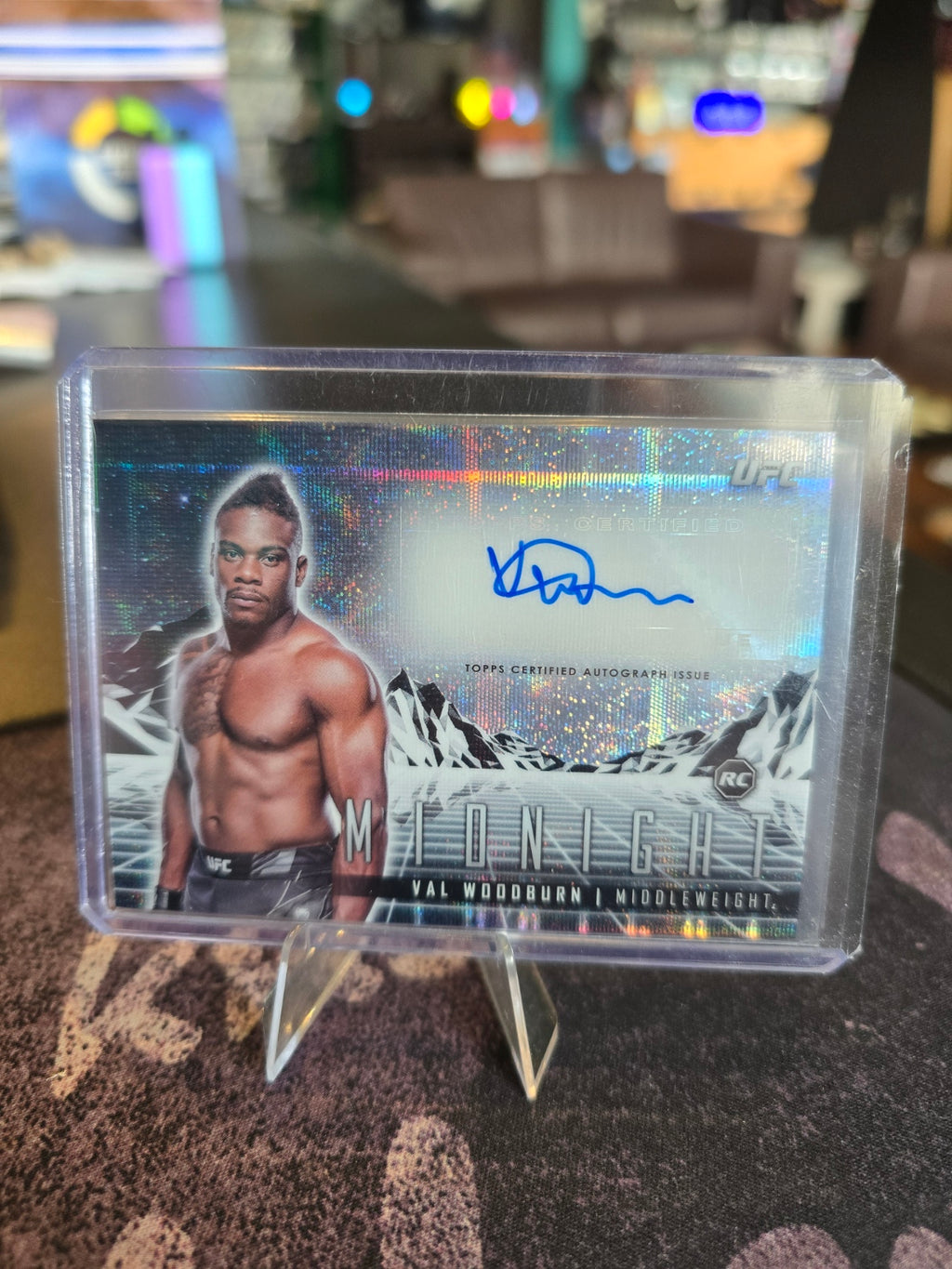 Topps Midnight UFC 2024 - Val Woodburn Rookie RC - Auto Moonbeam