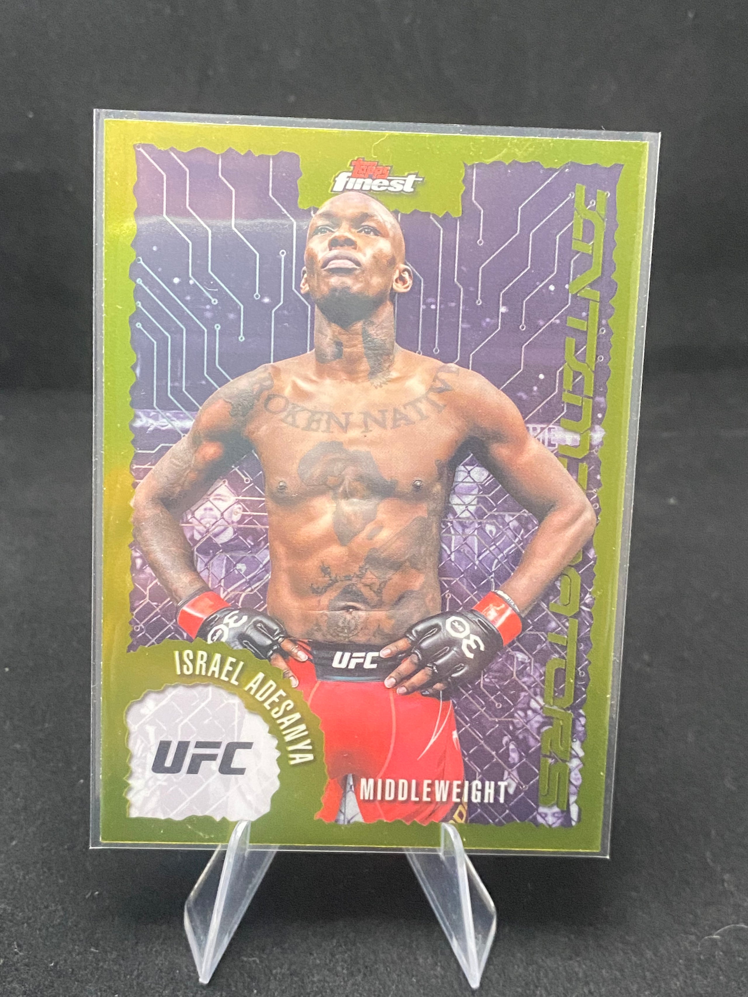 Topps Finest UFC - Israel Adesanya -  Intimidators - Gold Refractor - IT-19